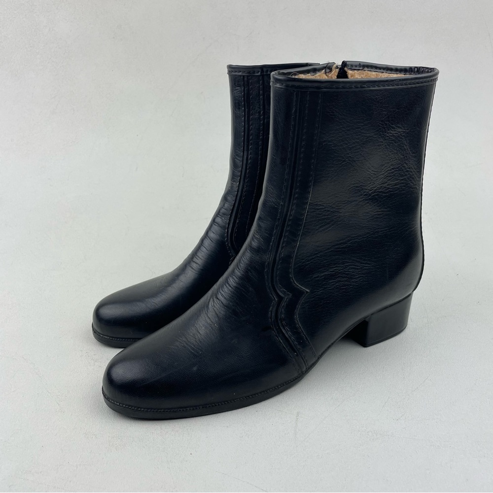 Vintage Urban outfitters Black Leather Side Zip Ankle Boots Women's size 8